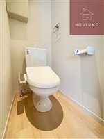 物件内観写真11　(ゆったりとした空間のトイレです)