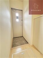 物件内観写真12　(ゆったりとした玄関です)