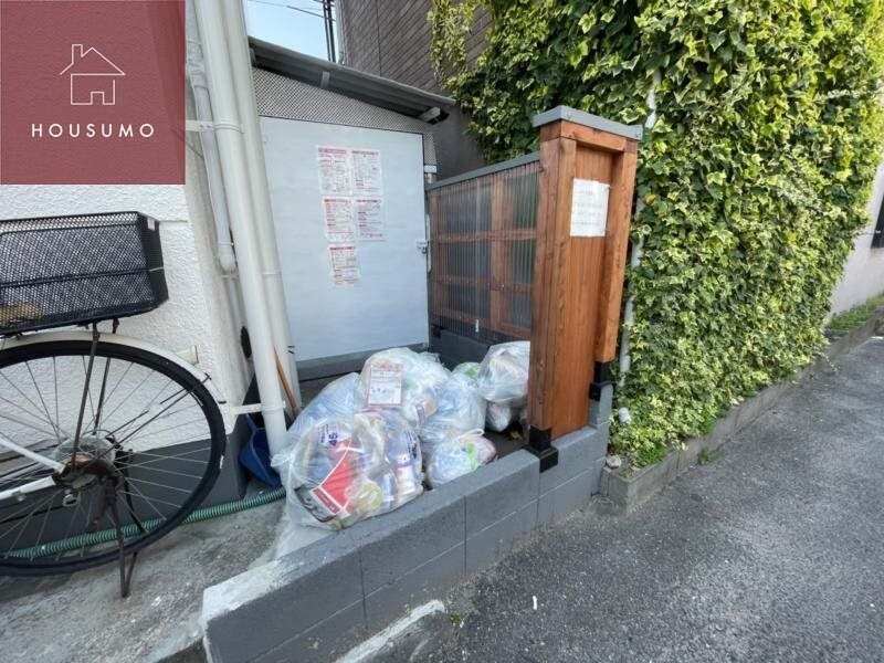 物件外観写真3　(落ち着いたロビーです)