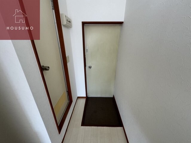 物件内観写真10　(ゆったりとした玄関です)