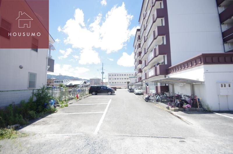 物件外観写真2　(駐車場があります)