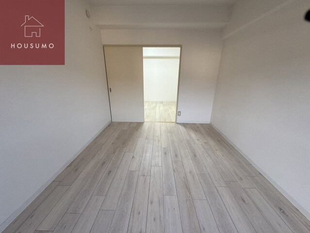 物件内観写真26　(個人の部屋や寝室として使える洋室です)