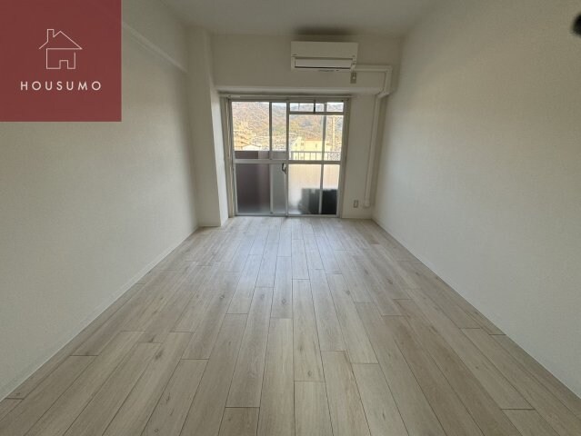 物件内観写真27　(落ち着いた色調の洋室です)