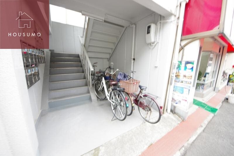 物件外観写真3　(建物の内部です)