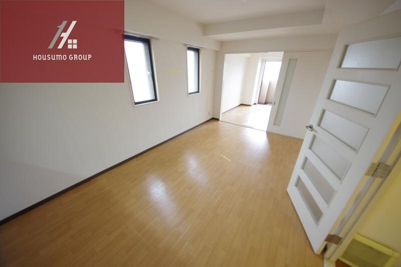 物件内観写真5　(ゆったりとしたリビングです)