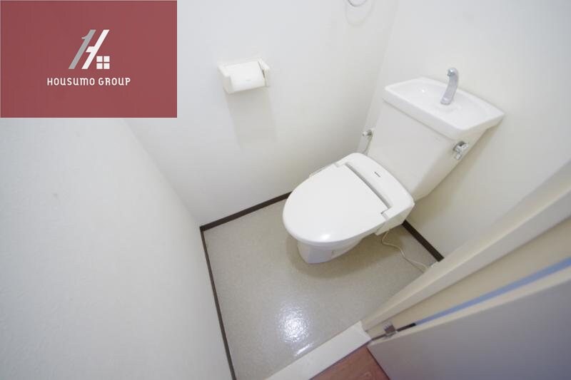 物件内観写真10　(ゆったりとした玄関です)