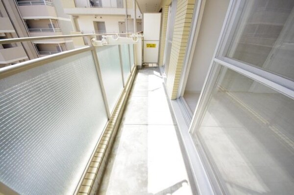 バルコニー(広々としたバルコニーです)