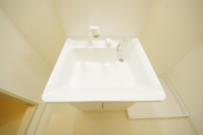 物件内観写真20　(独立洗面台、朝の身支度には欠かせません)