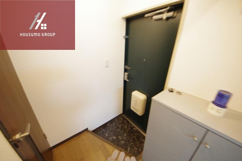 物件内観写真11　(明るい玄関です)