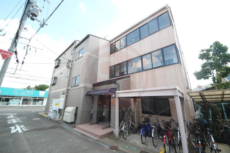 物件外観写真1　(きれいな外観です)