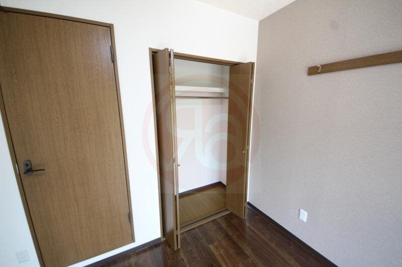 物件内観写真6　(大きなスペースがあり、収納には困りません)