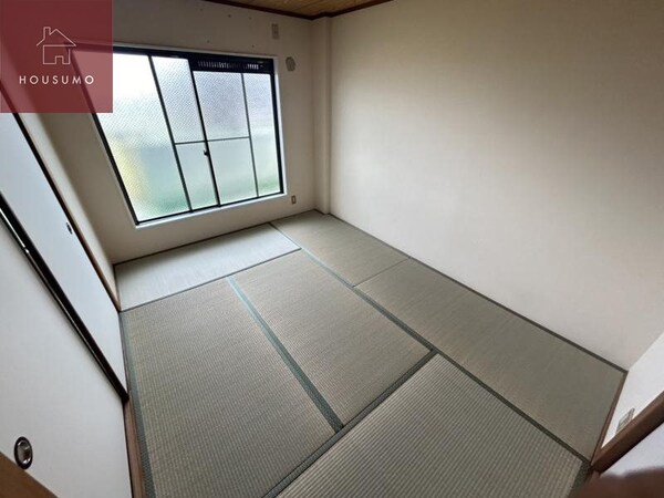 寝室(広くて明るい寝室)