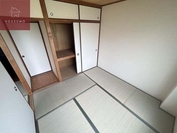 和室(来客時にも便利な和室付き)