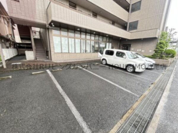 駐車場(駐車場があるので、車を買う予定の方も安心です)