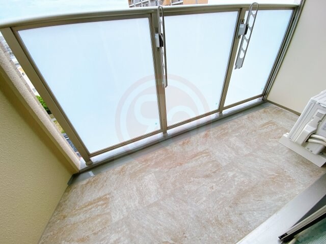 物件内観写真12　(暖かな日差しのふりそそぐバルコニー)