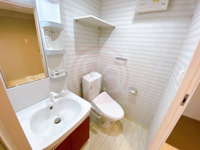 物件内観写真22　(広い洗面スペース)