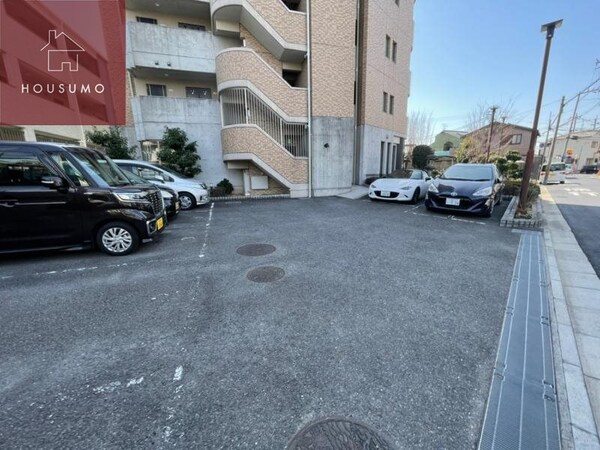 駐車場(駐車場です)
