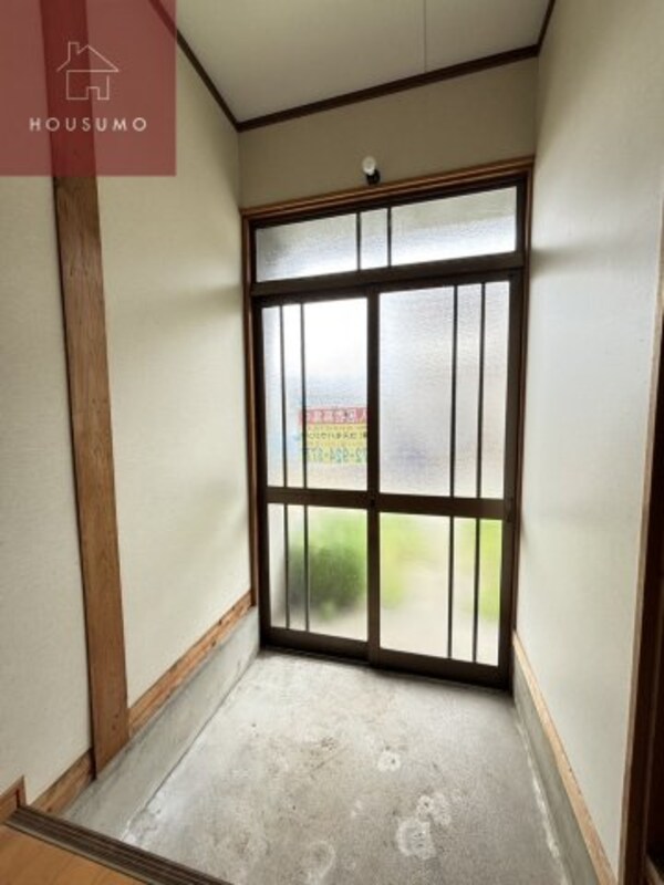 玄関(収納もある玄関です)