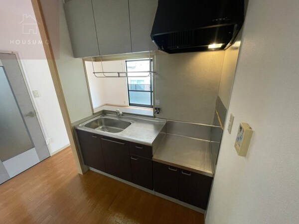 キッチン(コンパクトなキッチンで掃除もラクラク)