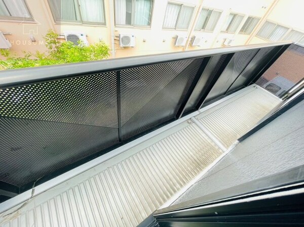 バルコニー(外からの目が気にならないバルコニーで洗濯物が干せます)