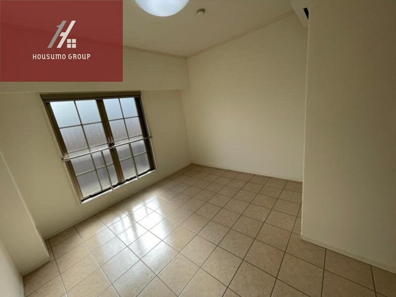 物件内観写真6　(明るい色調の室内です)