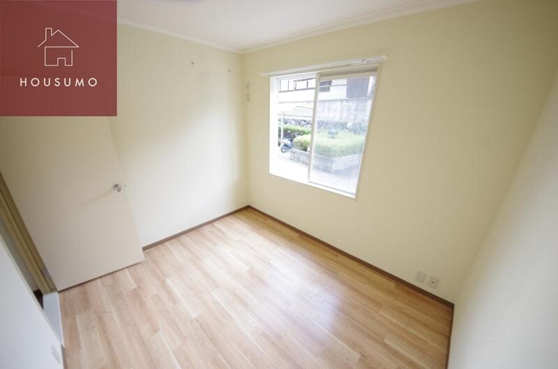 物件内観写真25　(開放的な寝室です)