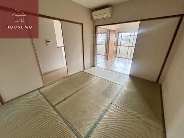 寝室(広くて明るい寝室)