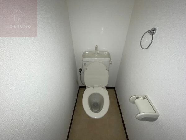 物件内観写真8　(落ち着いた色調のトイレです)