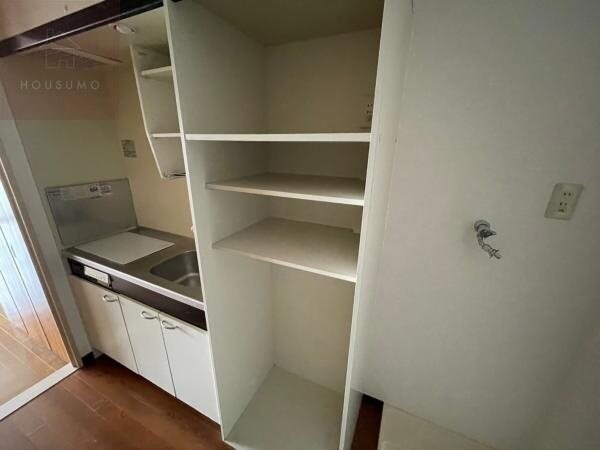 物件内観写真26　(ちょっとした収納スペースも充実しています)