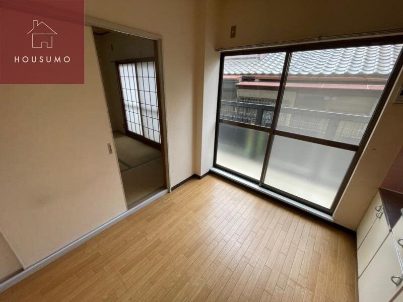 物件内観写真16　(こちらのリビングで趣味の時間をお楽しみください)