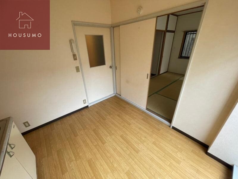 物件内観写真23　(おしゃれな居間です)