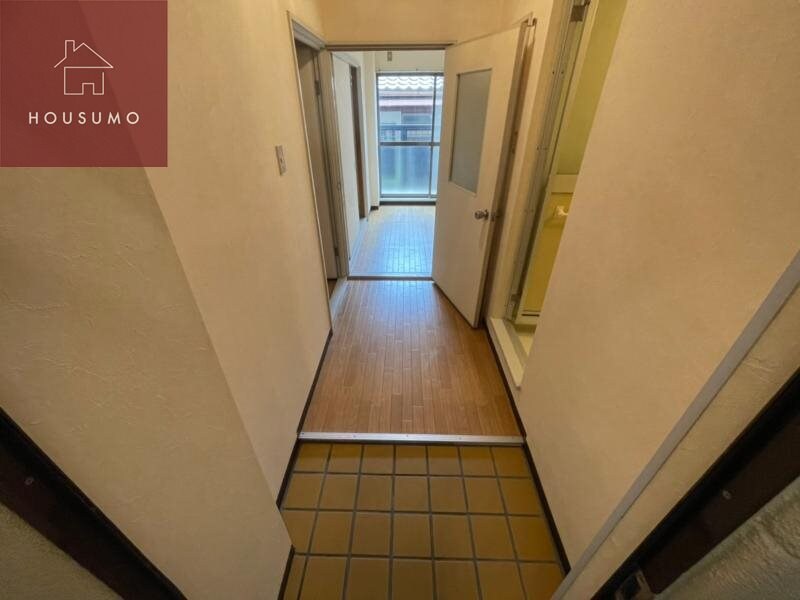 物件内観写真28　(明るい玄関です)