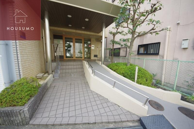 物件外観写真2　(エントランスです)