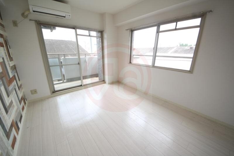 物件内観写真4　(こちらのリビングで趣味の時間をお楽しみください)