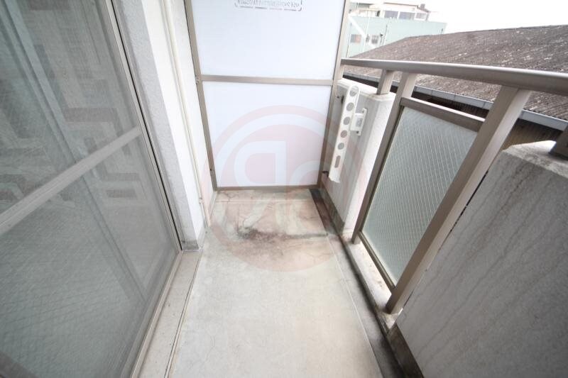 物件内観写真21　(外からの目が気にならないバルコニーで洗濯物が干せます)