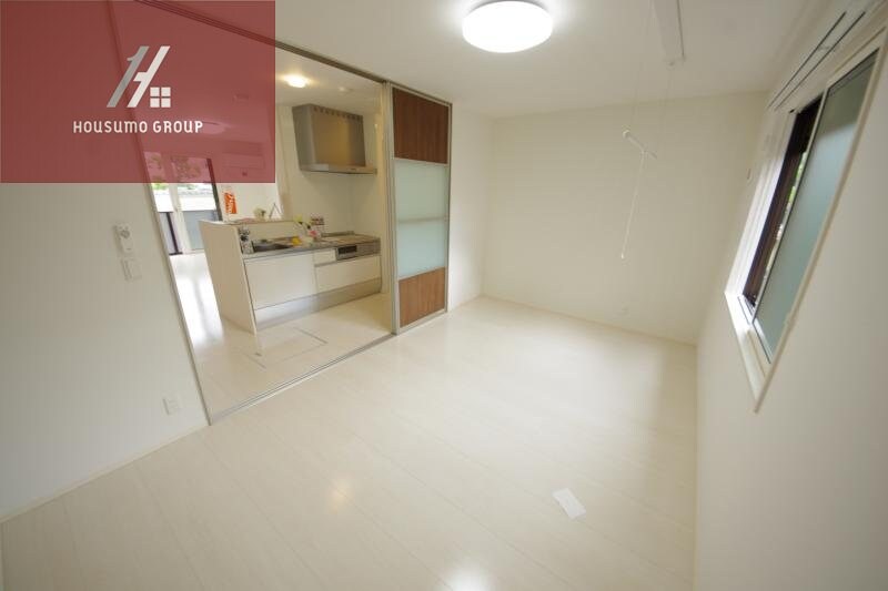 物件内観写真16　(明るい洋室です)