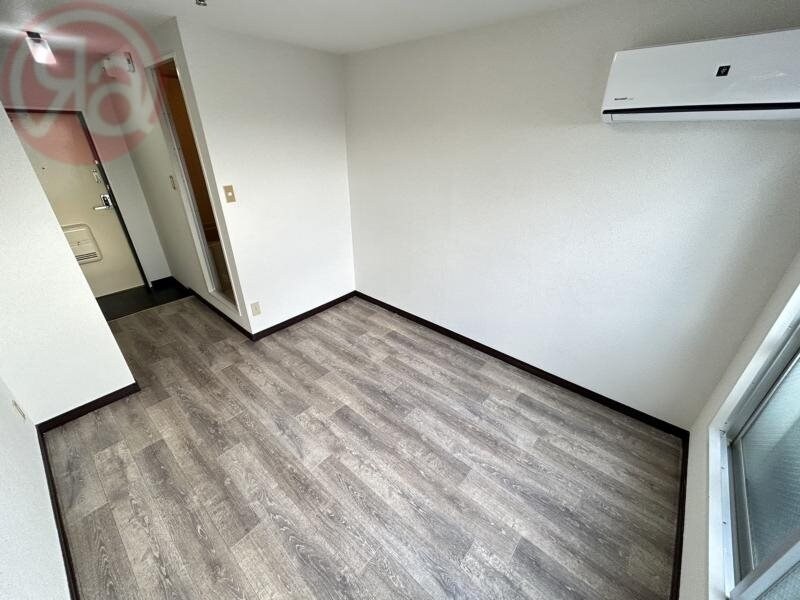 物件内観写真16　(こちらのリビングで趣味の時間をお楽しみください)