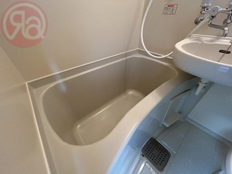 物件内観写真18　(コンパクトで使いやすいお風呂です)