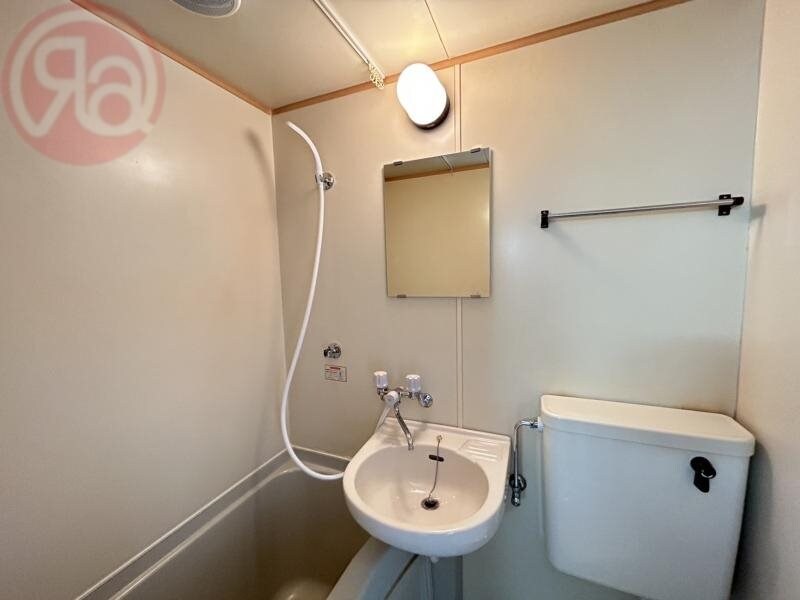 物件内観写真19　(朝の支度にも助かる、独立の洗髪洗面化粧台)