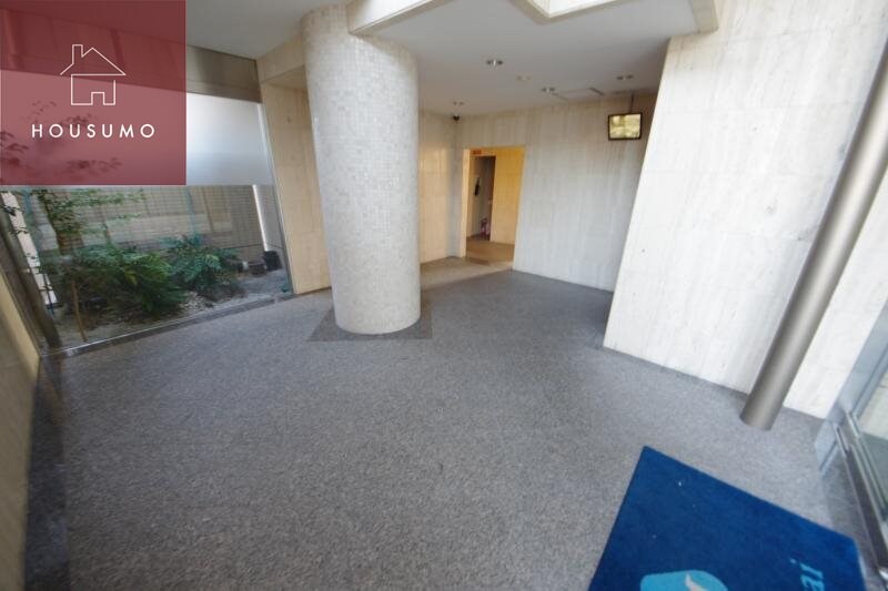 物件外観写真2　(ゆとりのあるロビーです)