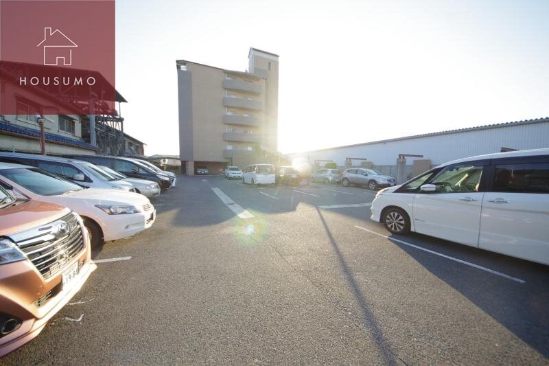 物件外観写真4　(駐車場に車を止められます)