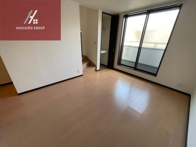 物件内観写真4　(こちらの居間で趣味の時間をお楽しみください)