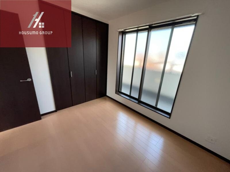 物件内観写真6　(個人の部屋や寝室として使える洋室です)