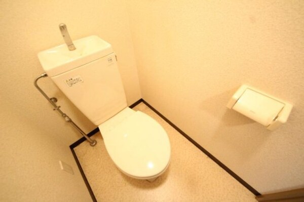 トイレ(コンパクトで使いやすいトイレです)