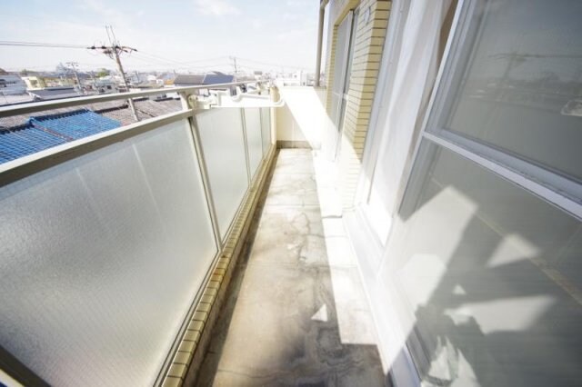 物件内観写真12　(落ち着いた時間を過ごせるバルコニーです)