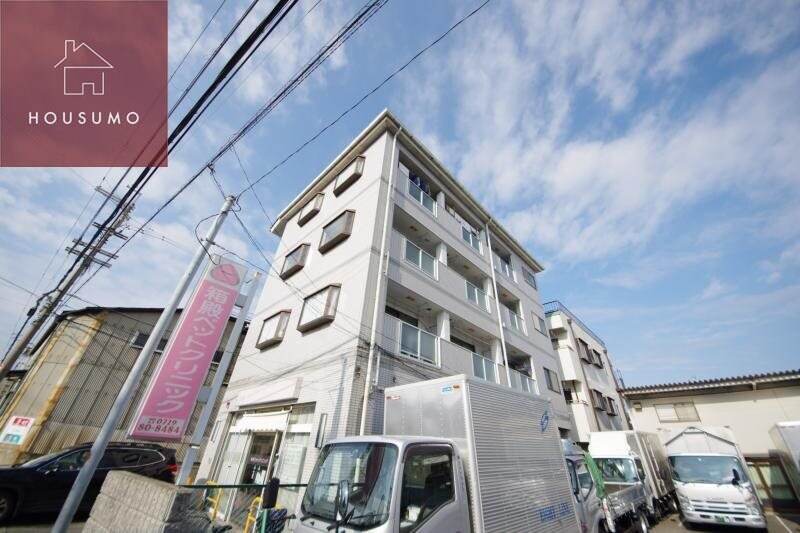 物件外観写真1　(落ち着いた雰囲気の外観です)