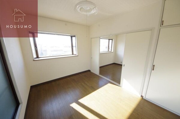寝室(落ち着いて過ごせるお部屋なので、寝室にいかがでしょうか)