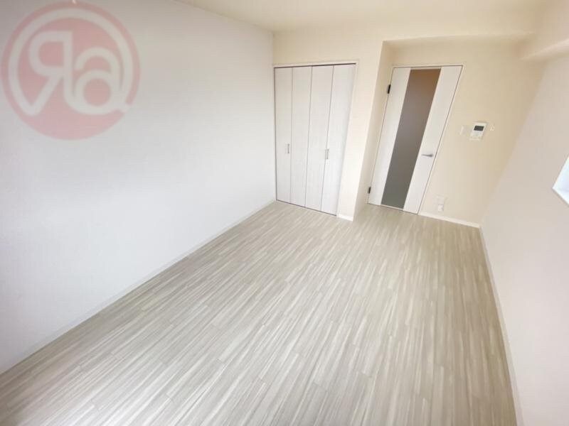 物件内観写真7　(広々とした洋室です)