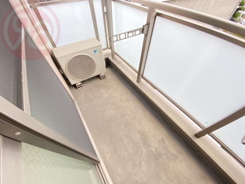 物件内観写真14　(開放的で明るい空間を演出してくれるバルコニーです)