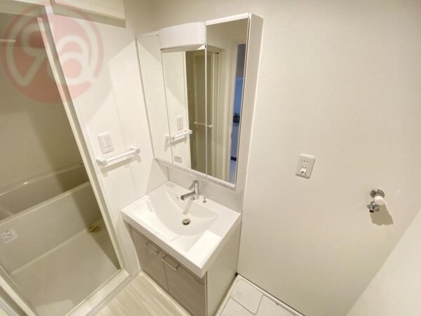 独立洗面台(独立洗面台、小物を置くことができて便利です)